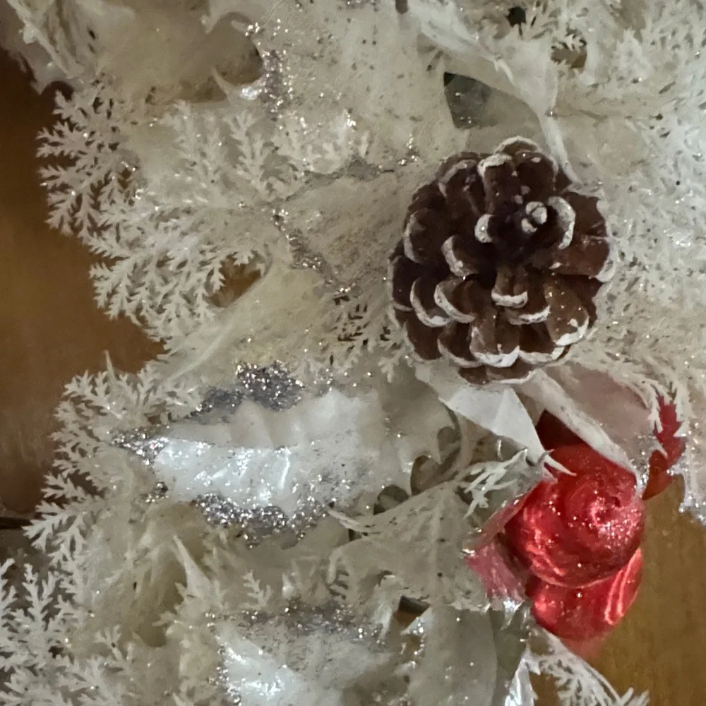 Vintage Festive White and Red Holiday Wreath